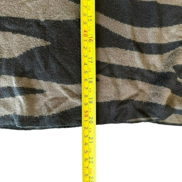 Anthropologie Green Zebra Print‎ Hooded Cropped Sweater Womens S - Picture 4 of 4